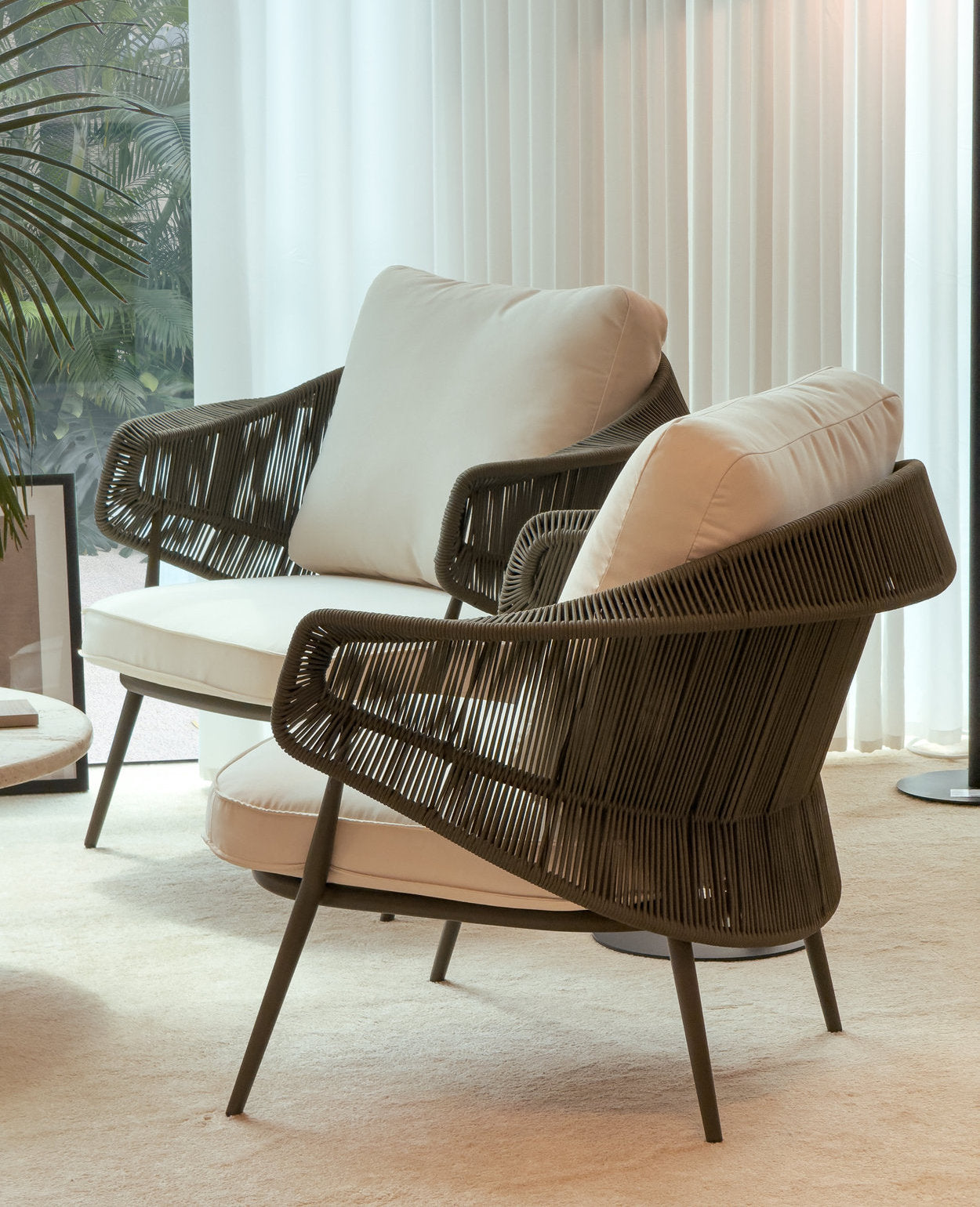 Manta Outdoor Lounge Chair – Weather-Resistant Washable Cushions