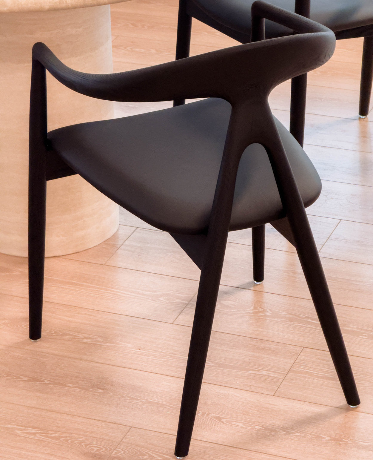 [NEW] Aeron Dining Chair – Sculpted Solid Ash | CANCAN Exclusive
