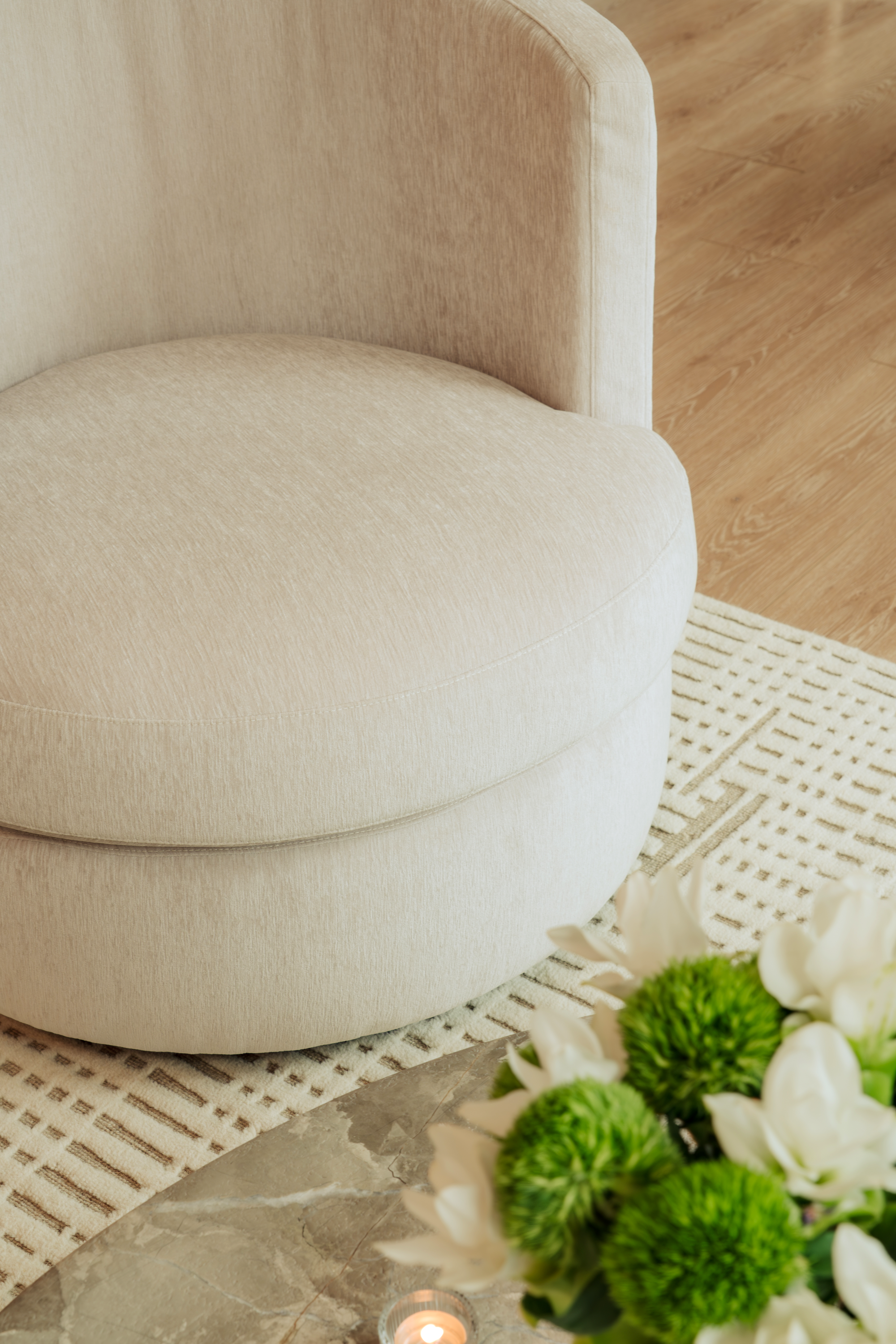 Aimée Swivel Lounge Chair