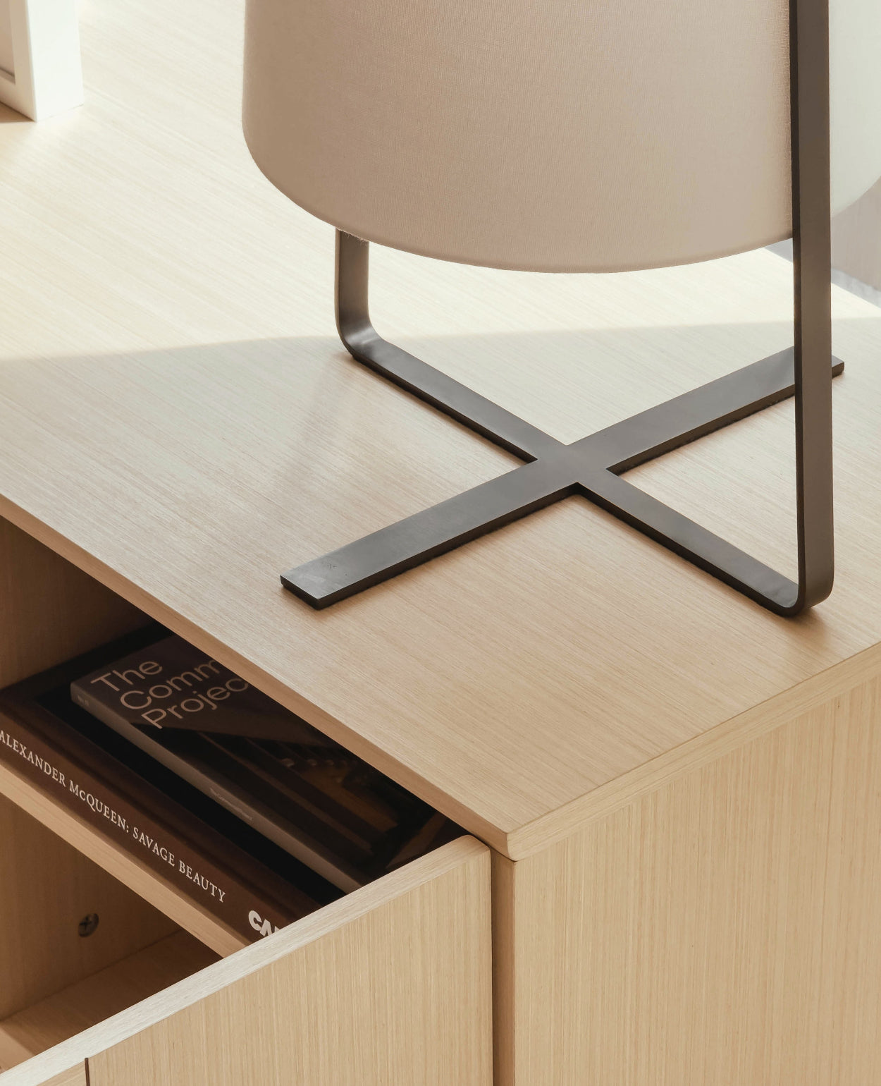 Aira Table Lamp – Sculptural Frame with Soft Glow