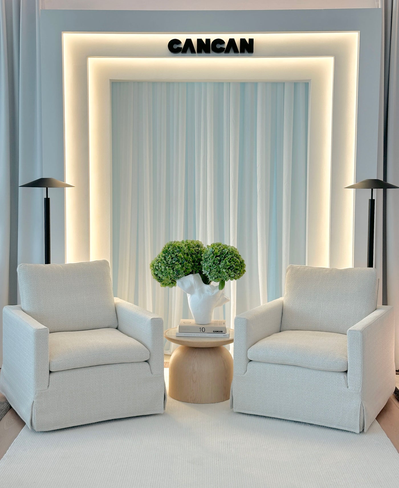 Fantome Swivel Lounge Chair