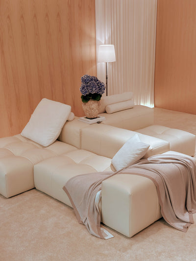 Customizable modular sofa in fabric and leather options