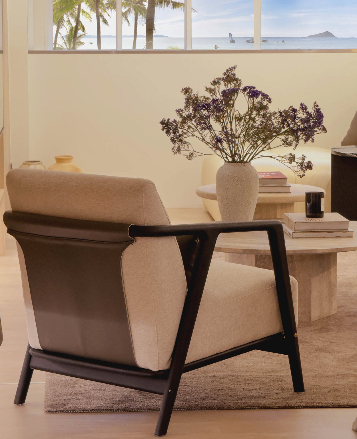 [NEW] Connor Lounge Chair - Black Frame