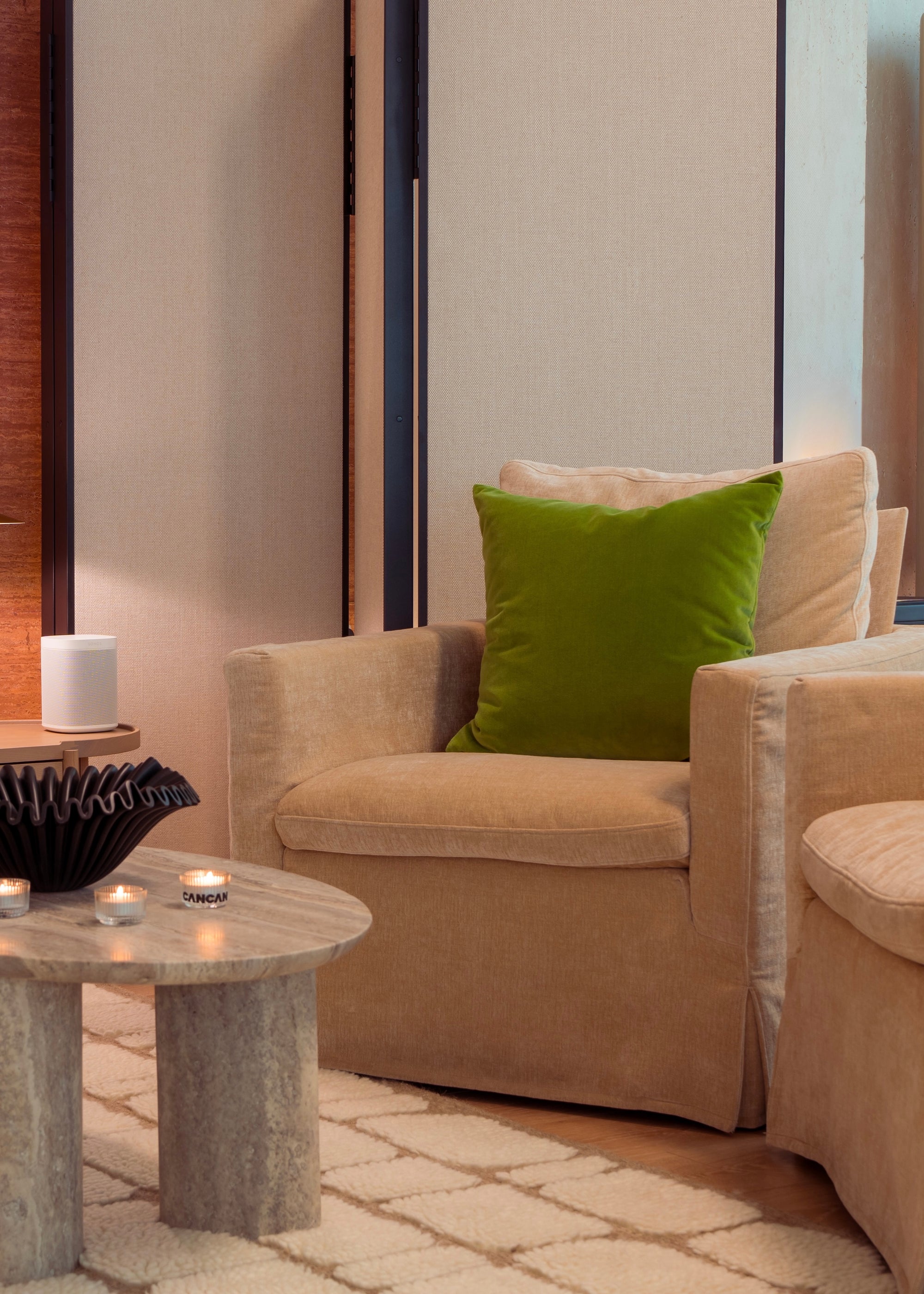 Fantome Swivel Lounge Chair