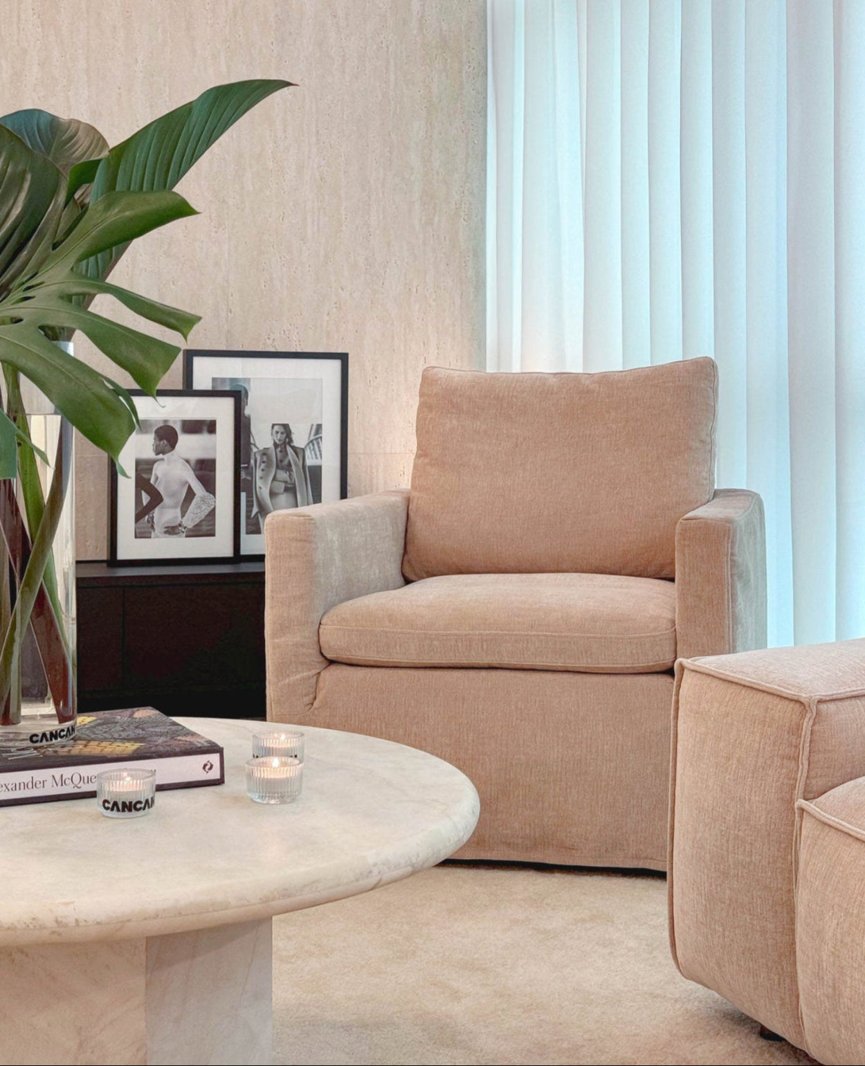 Fantome Swivel Lounge Chair