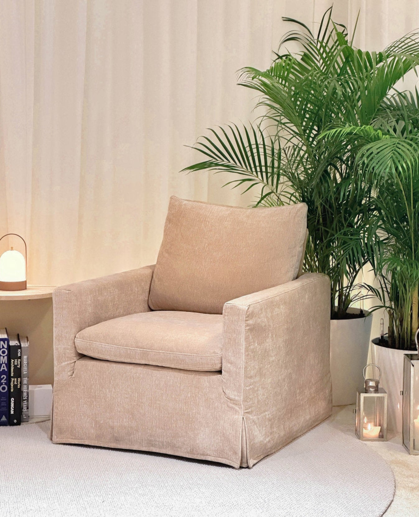 Fantome Swivel Lounge Chair