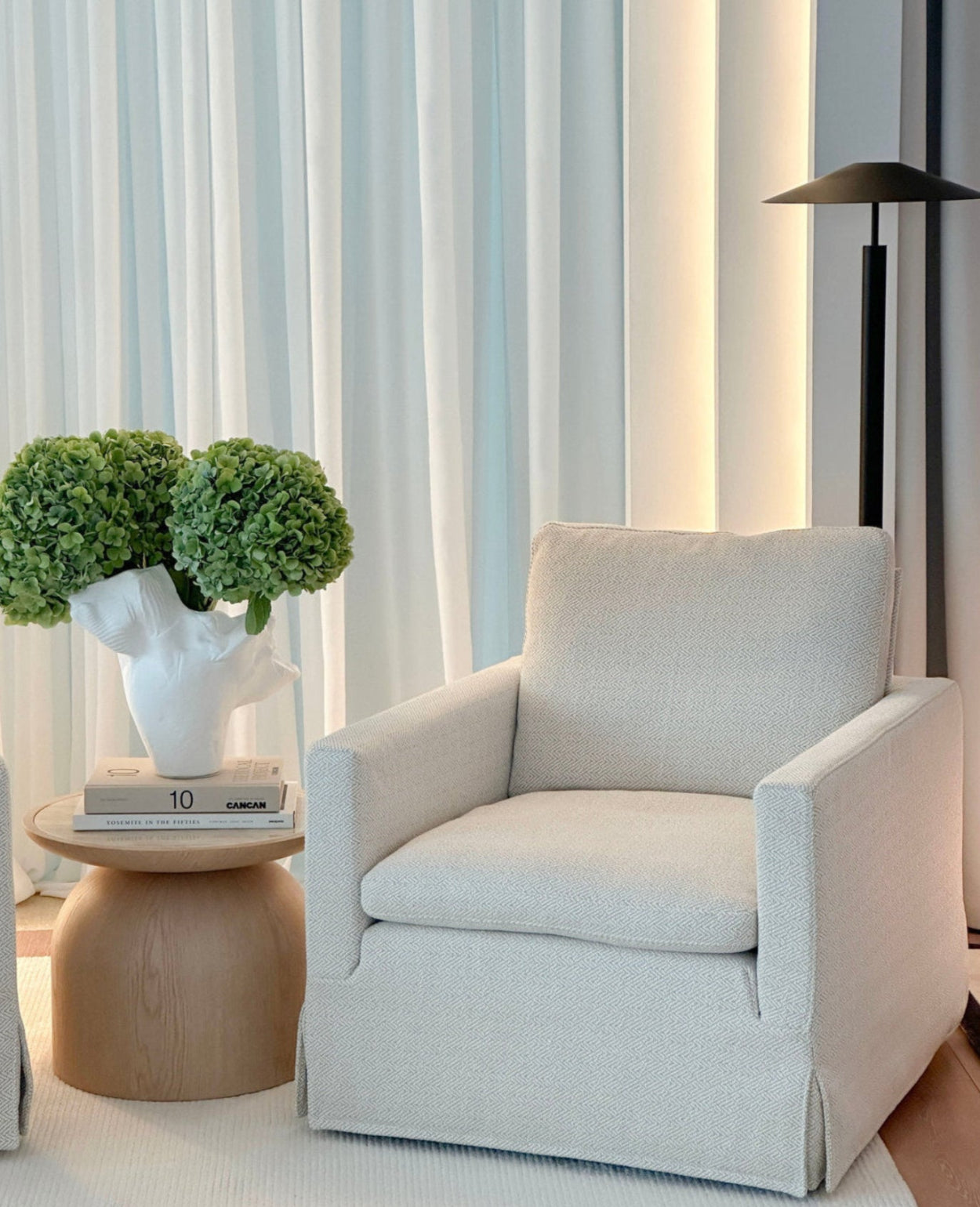 Fantome Swivel Lounge Chair