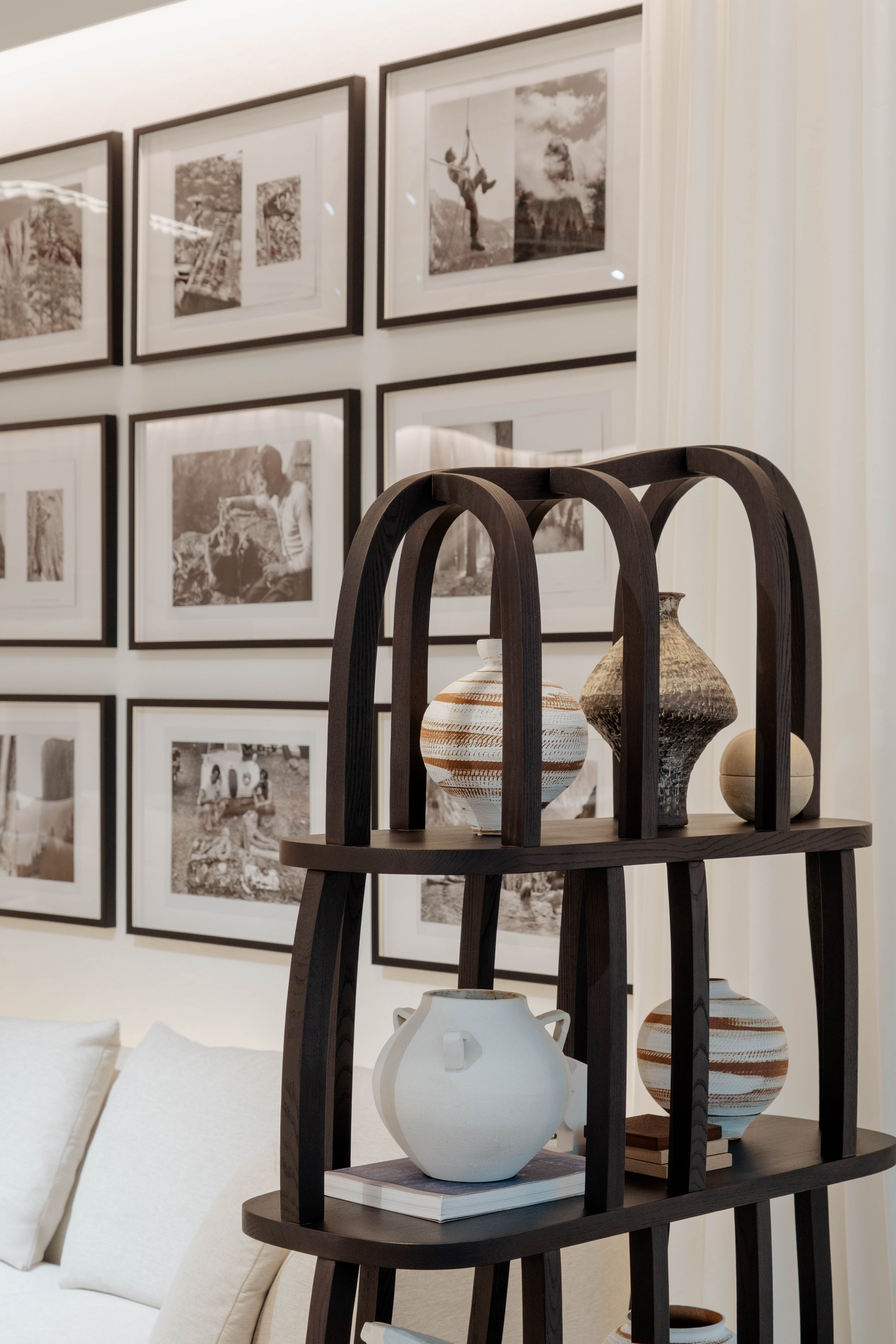 Gaulle Bookshelf