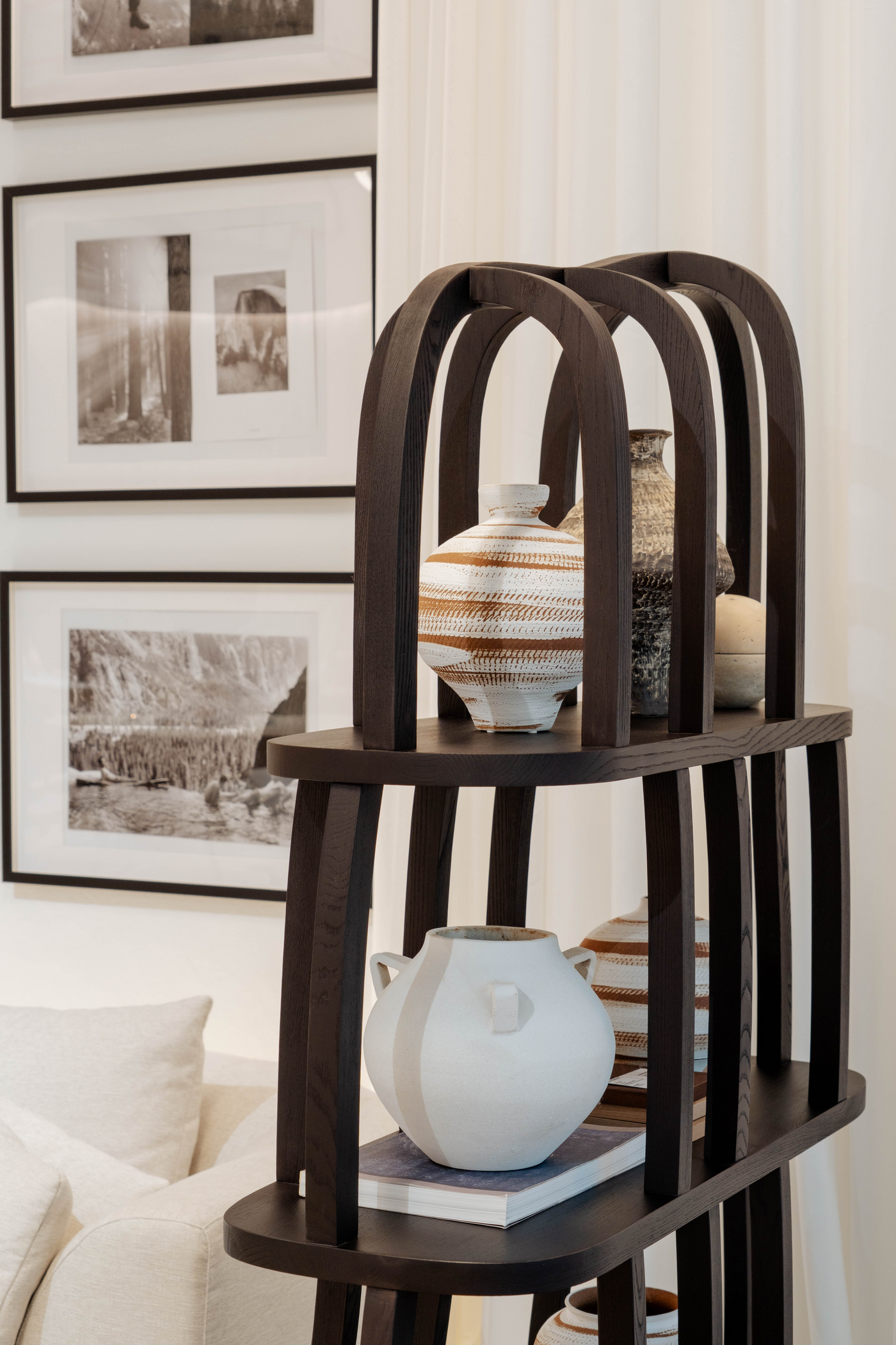 Gaulle Bookshelf