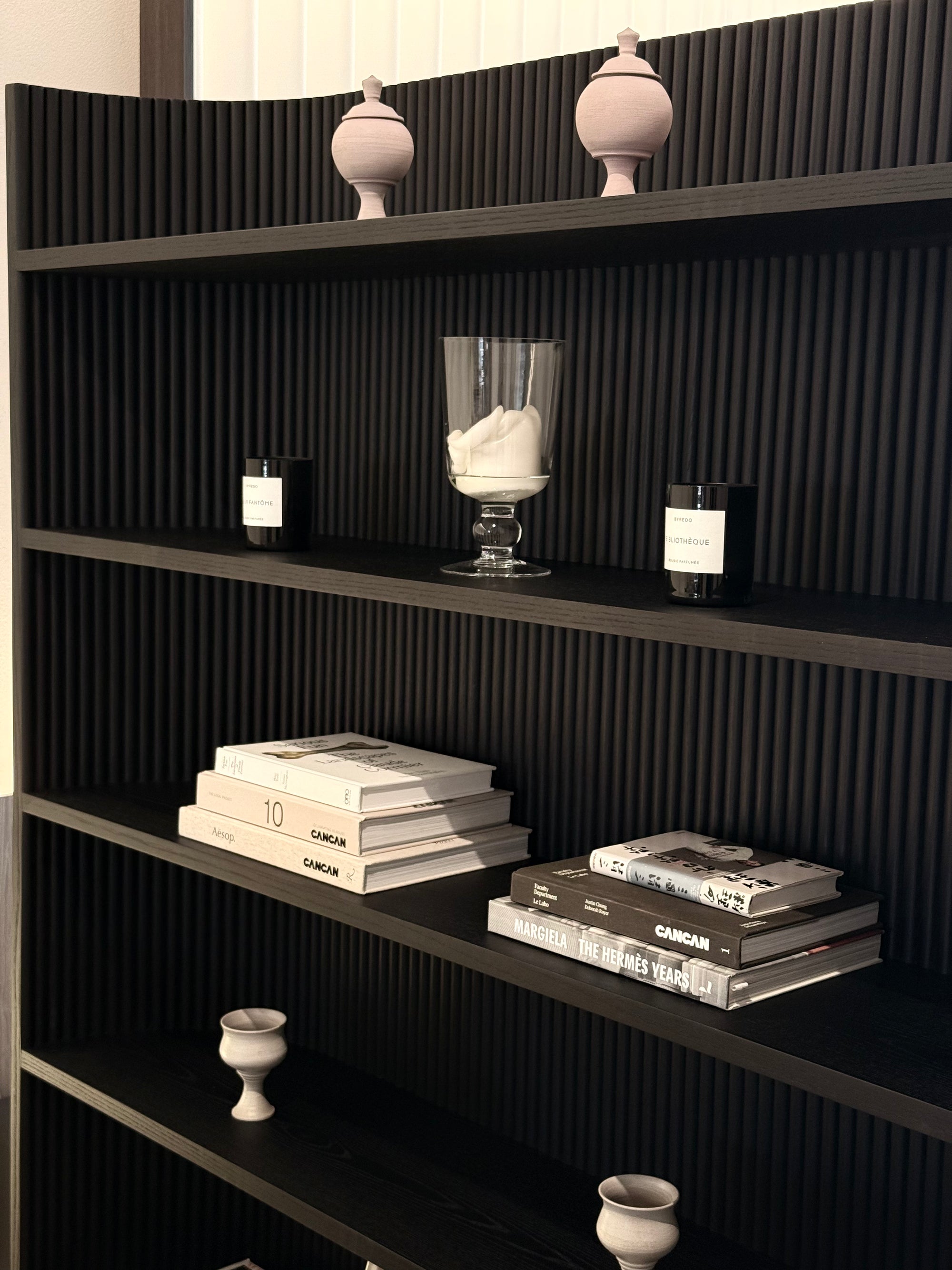 Gemma Shelf – Sculptural Bookshelf for Timeless, Organized Living