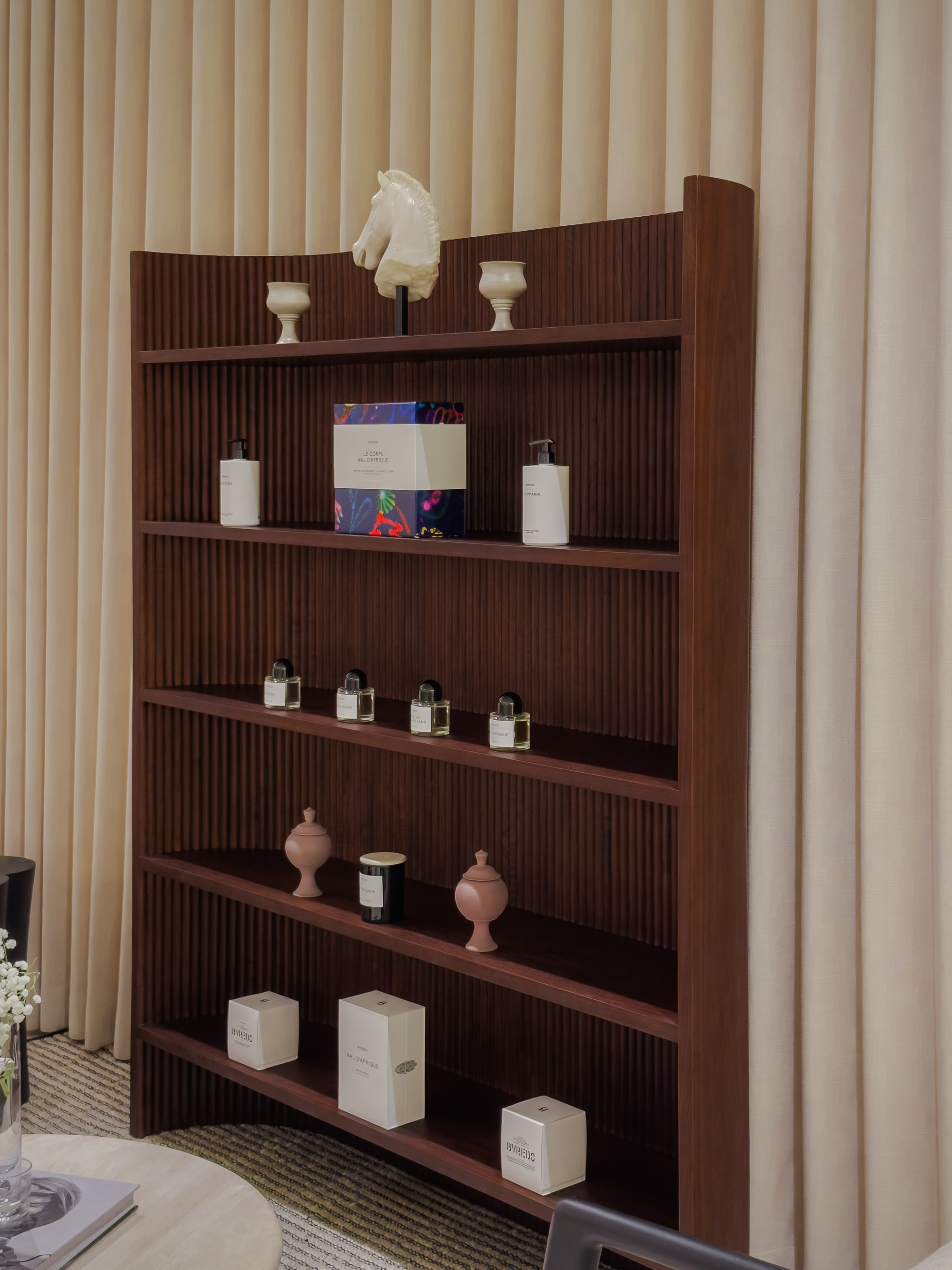 Gemma Shelf – Sculptural Bookshelf for Timeless, Organized Living