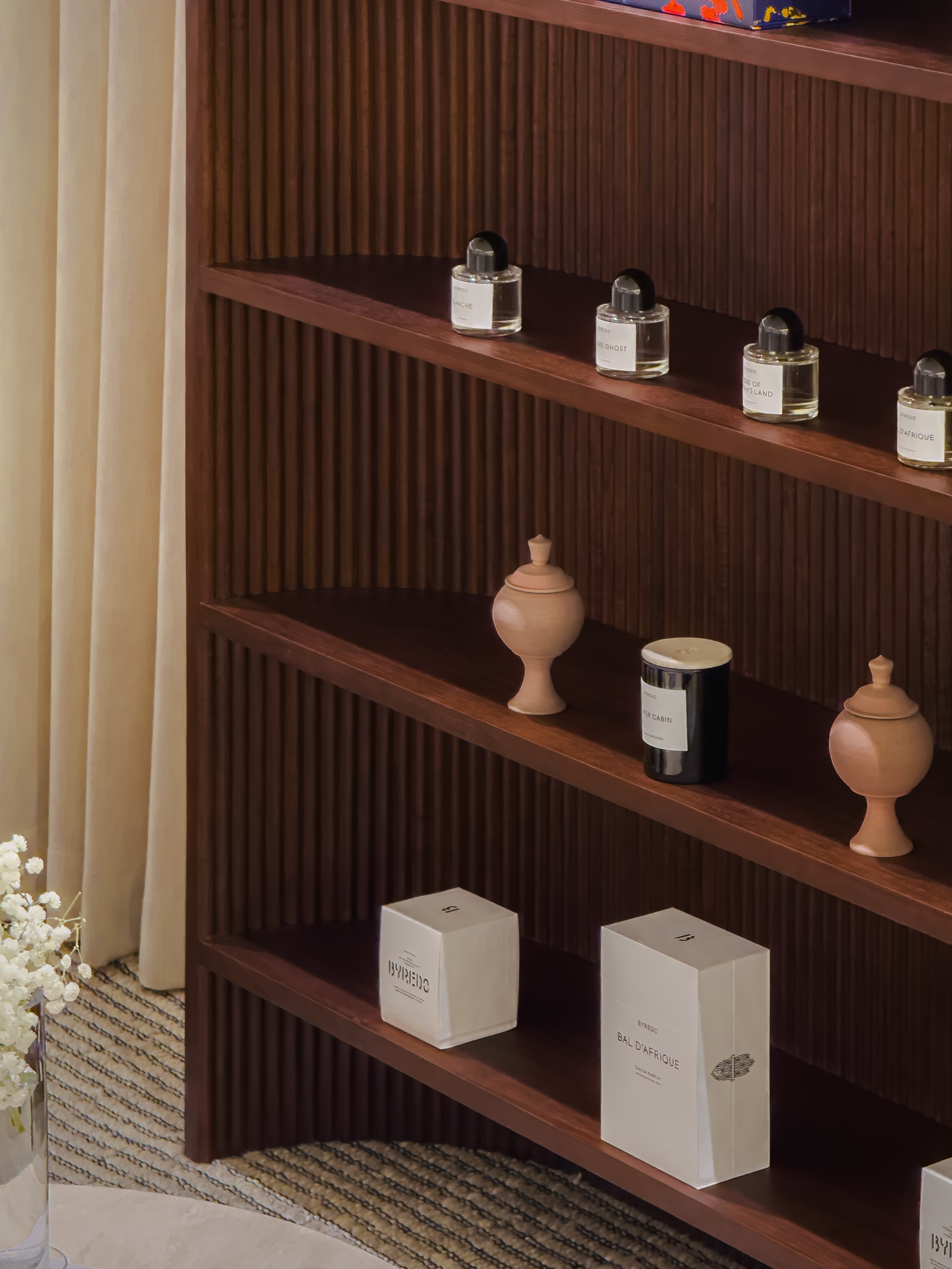 Gemma Shelf – Sculptural Bookshelf for Timeless, Organized Living