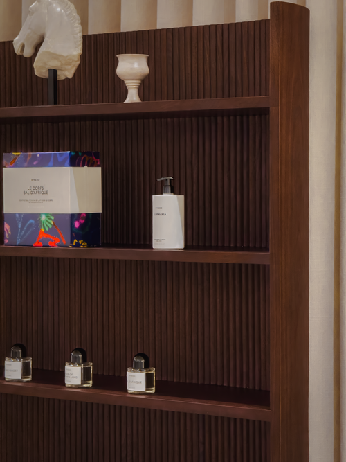 Gemma Shelf – Sculptural Bookshelf for Timeless, Organized Living