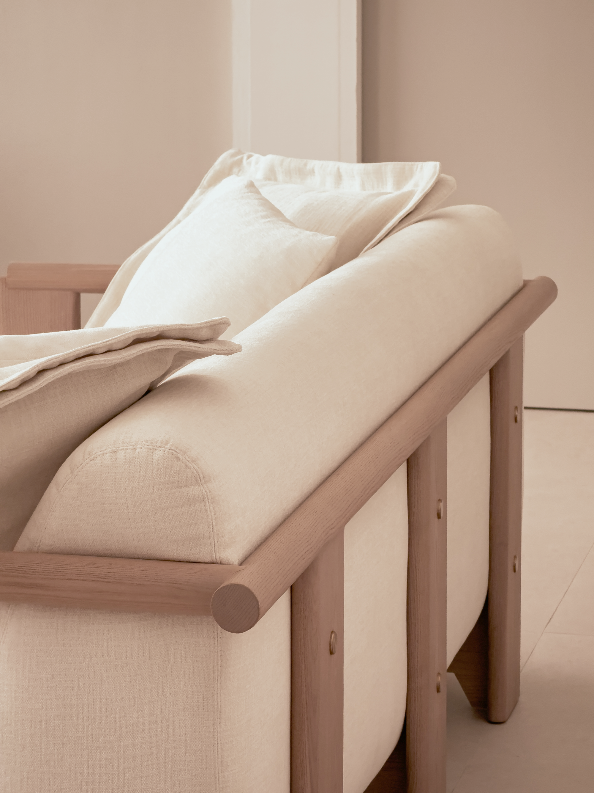 Henrik Sofa (Whitewash)