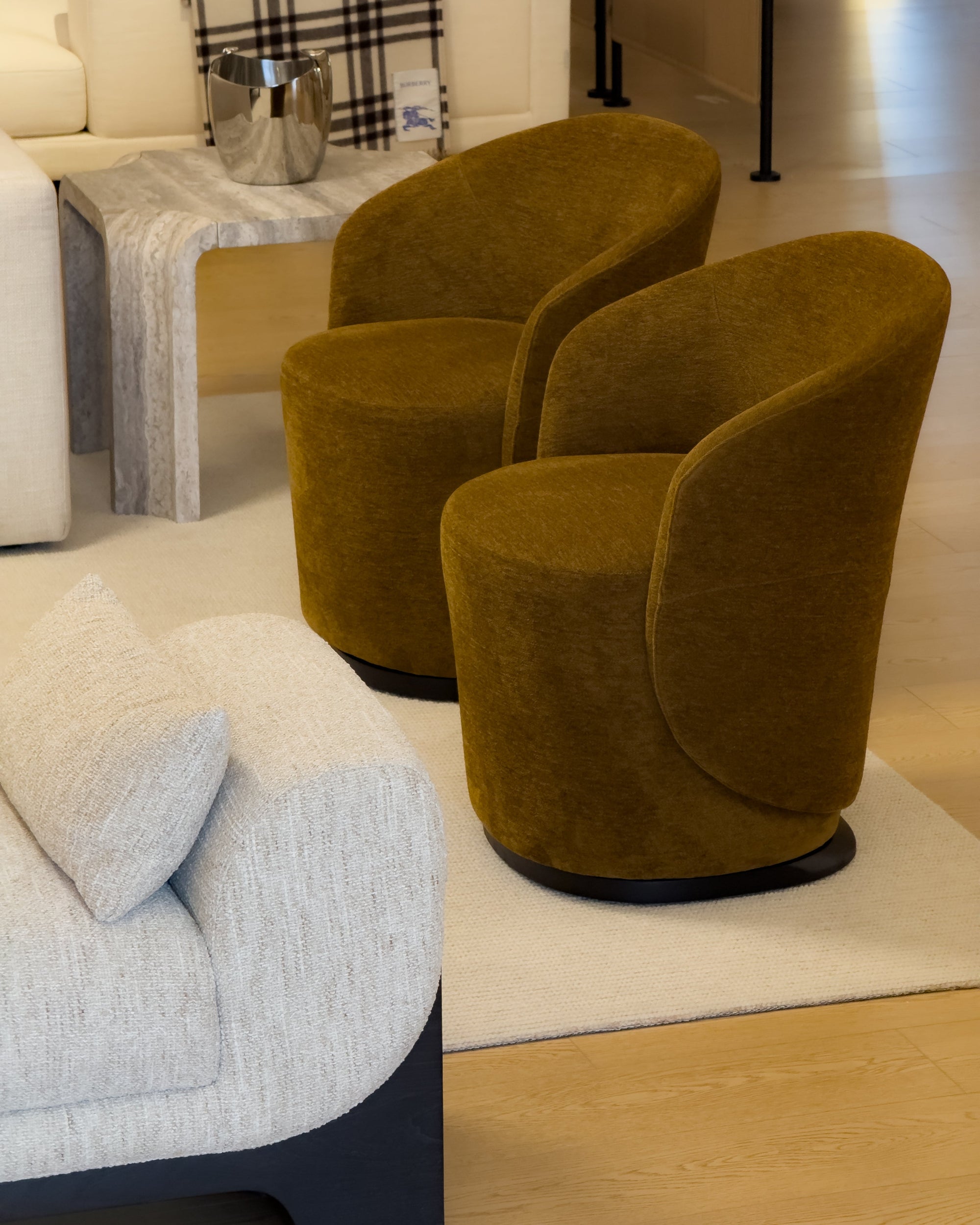 Lago Swivel Lounge Chair