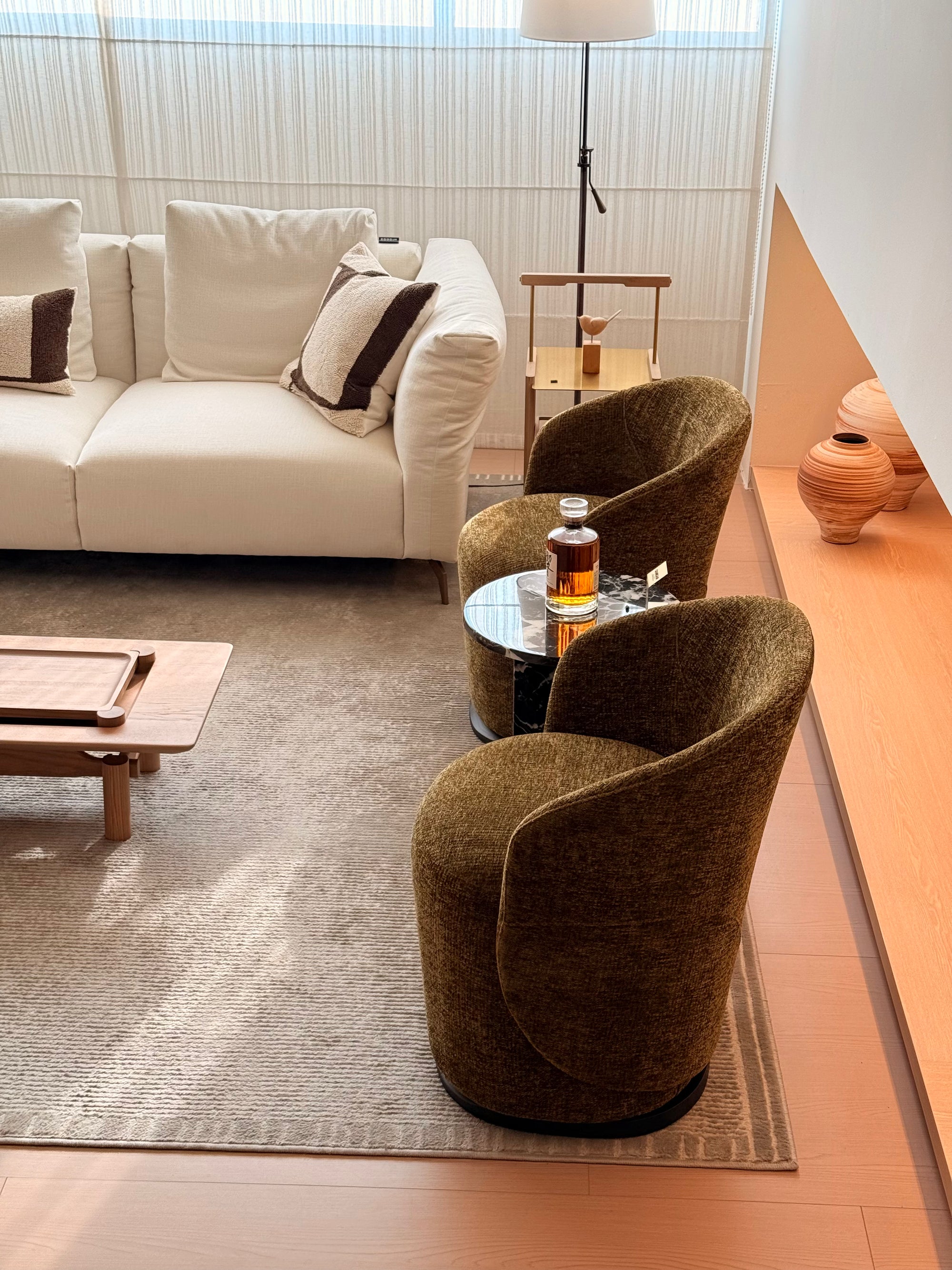 Lago Swivel Lounge Chair