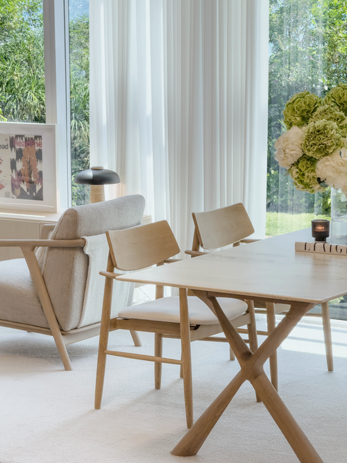 Linné Dining Chair — Sculpted Silhouette in Natural Oak