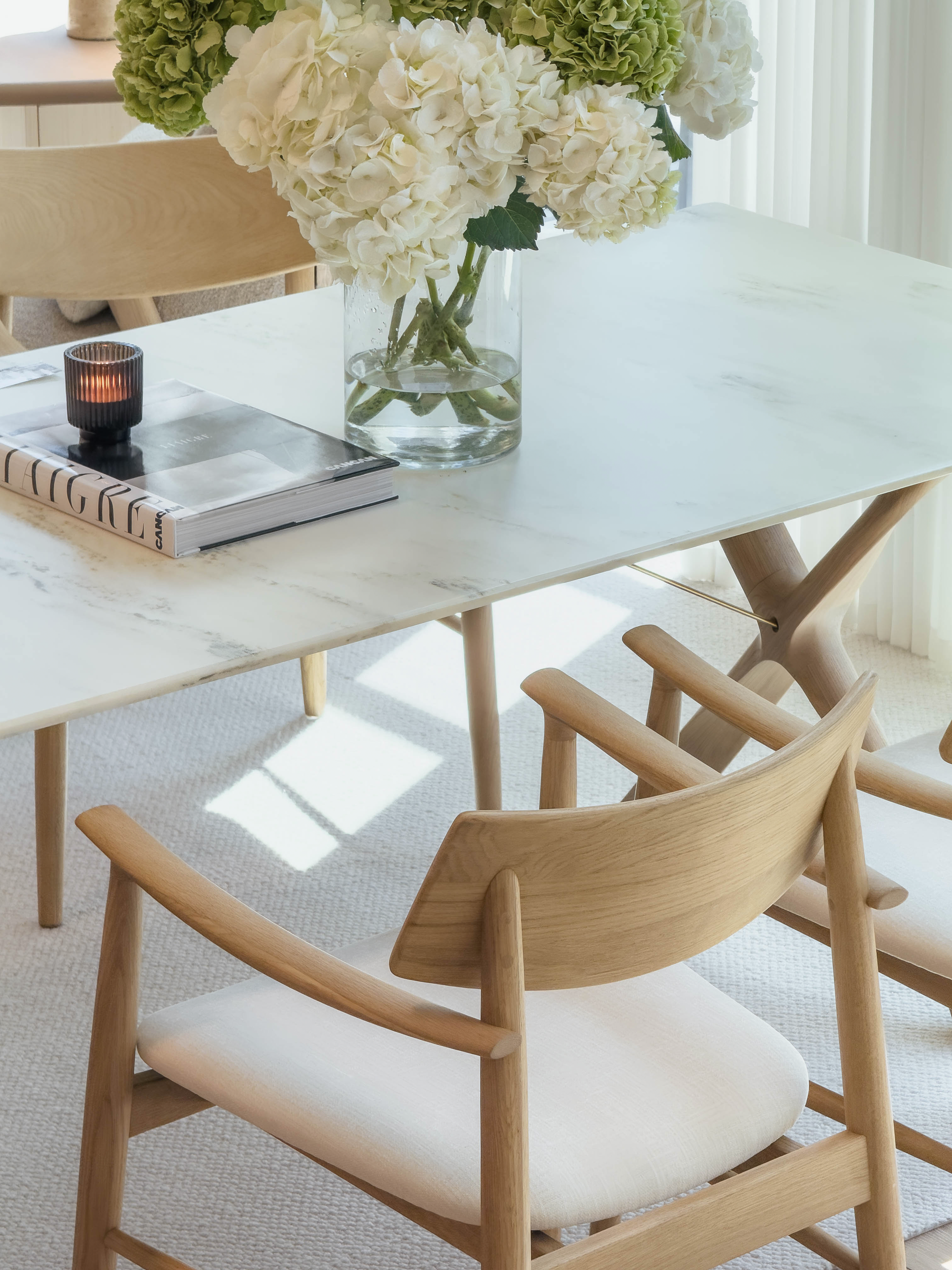 Linné Dining Chair — Sculpted Silhouette in Natural Oak