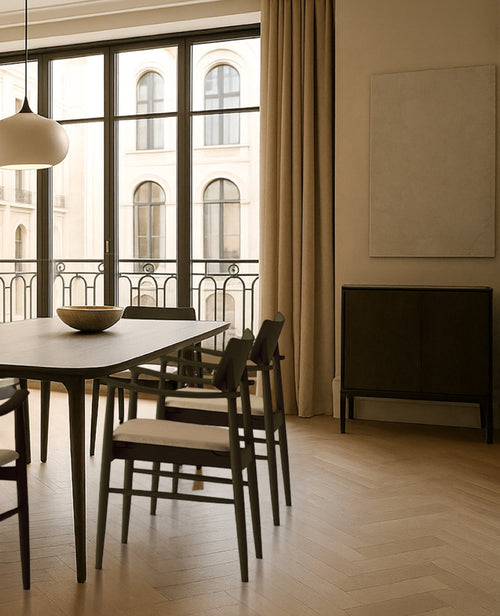 Linné Dining Chair — Sculpted Silhouette in Carbon Black