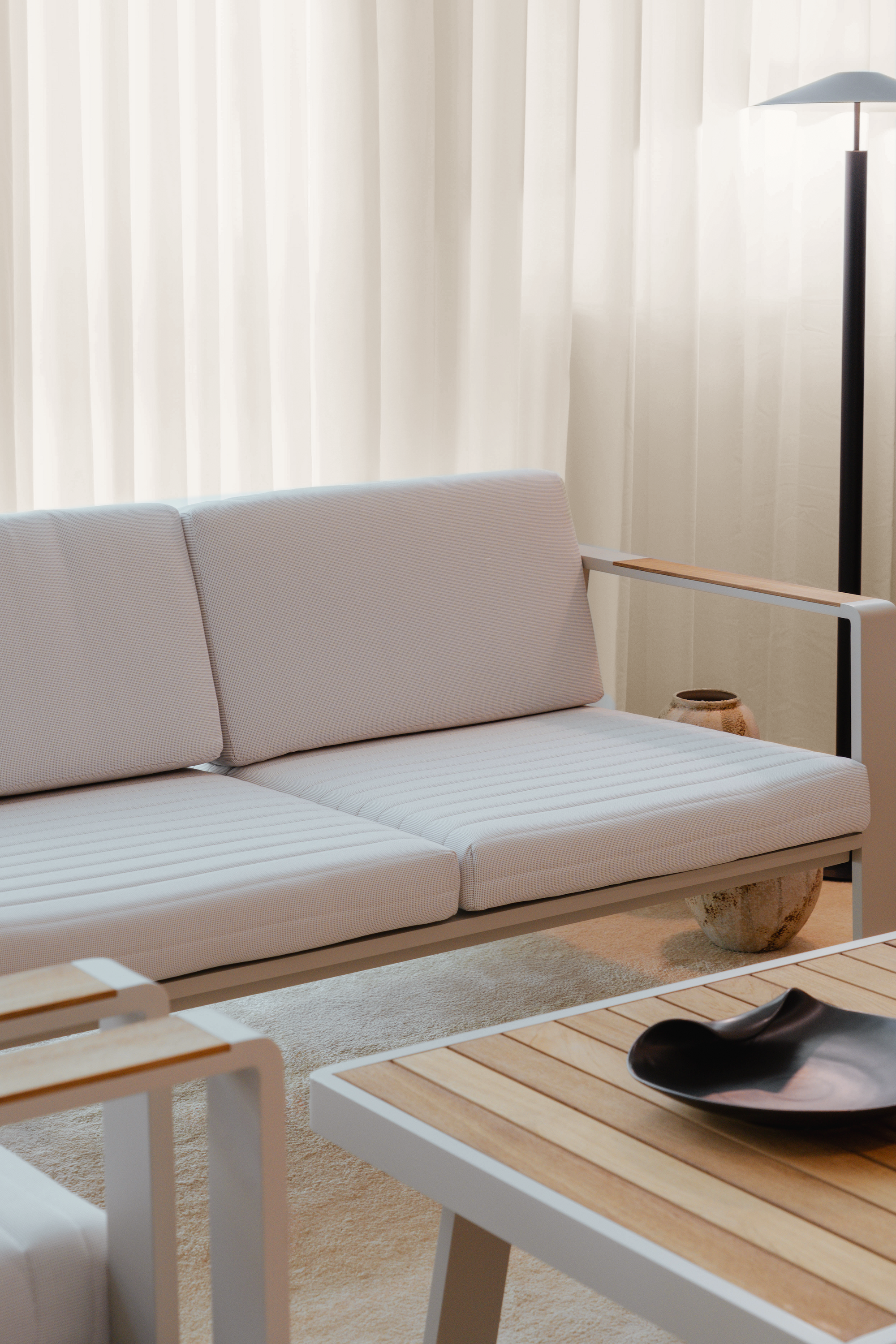 Nofi Modern Outdoor Lounge Set – 4-Piece with Teak Wood Top Coffee Table