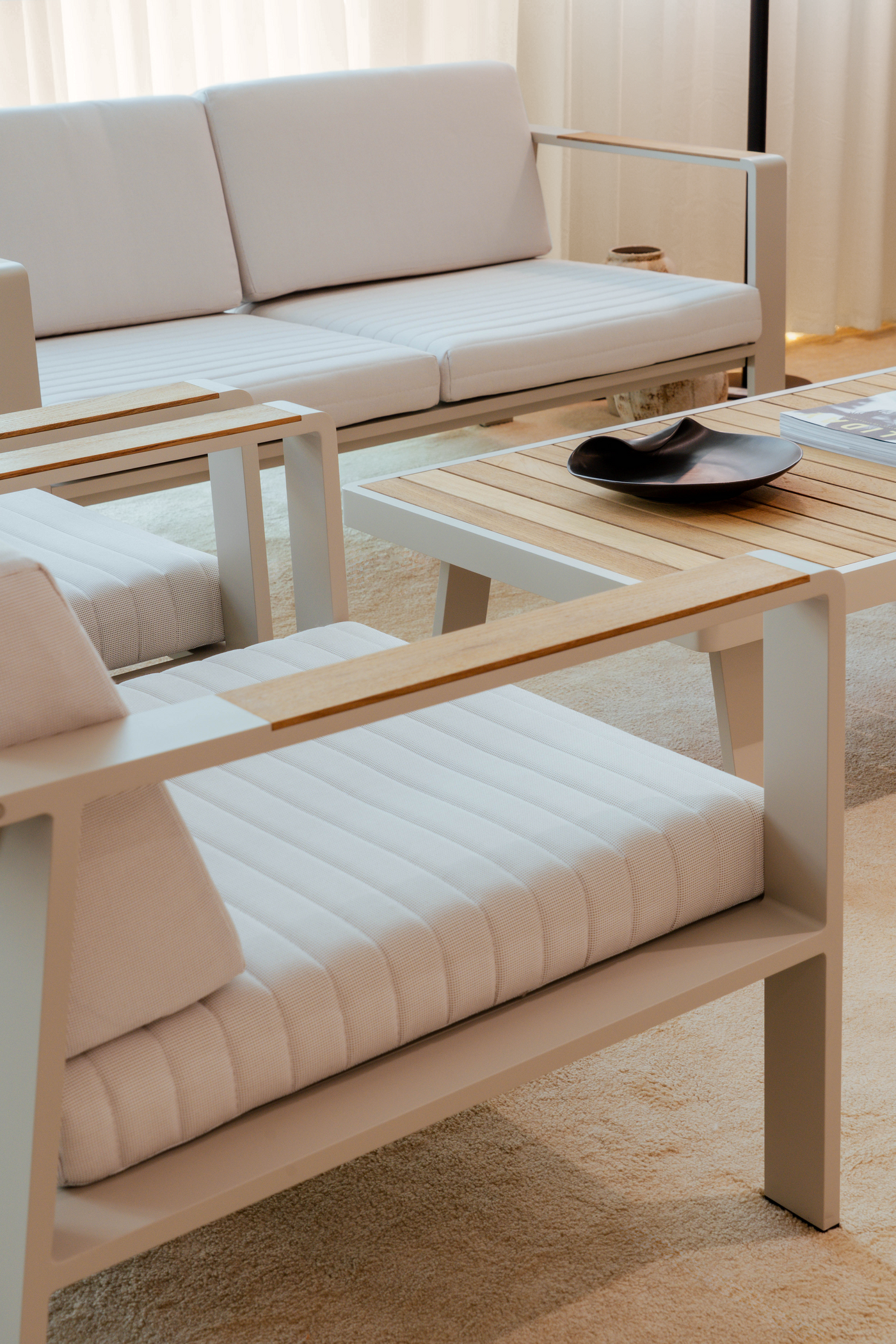 [NEW] Nofi Modern Outdoor Lounge Set – 4-Piece with Teak Wood Top Coffee Table