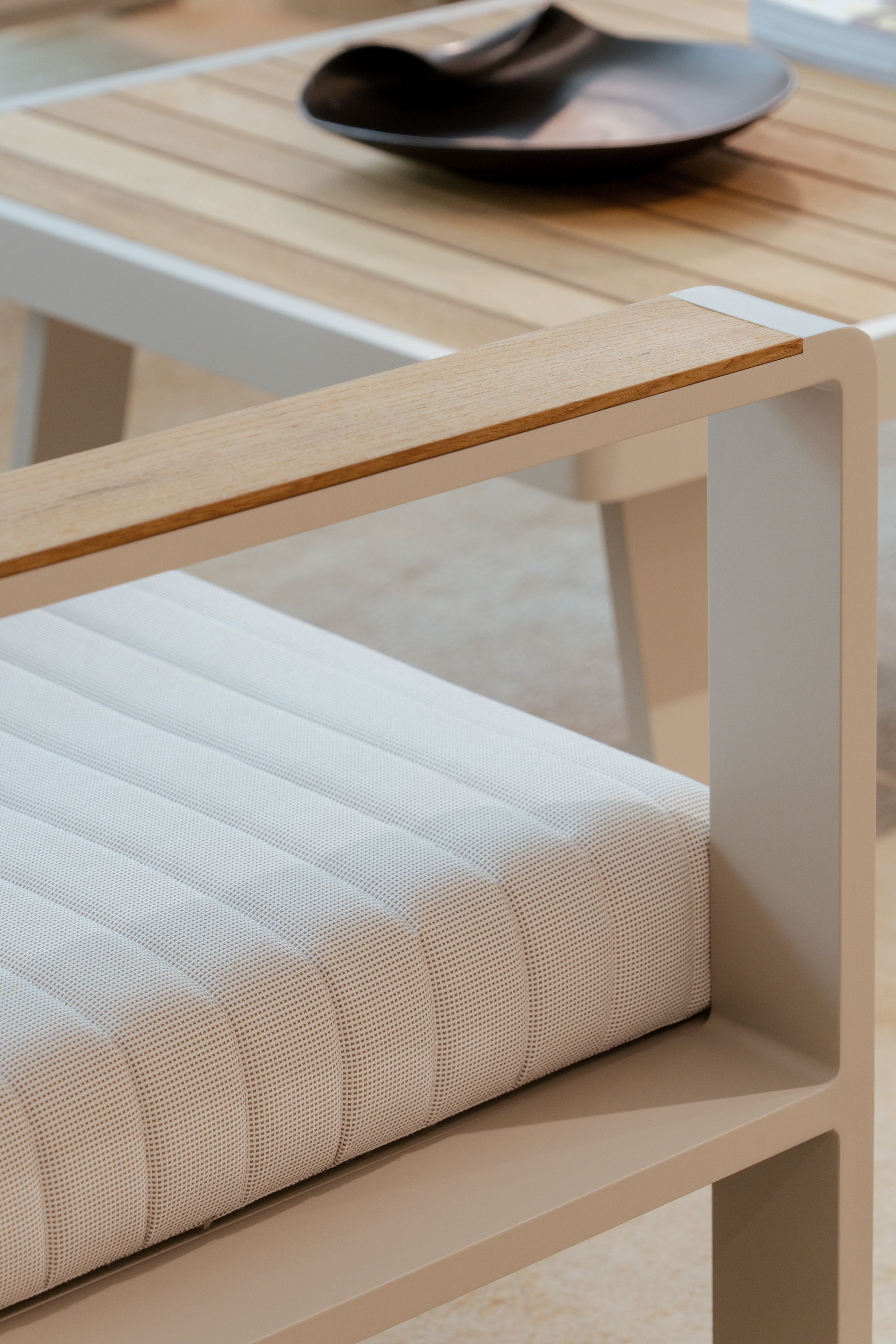 Nofi Modern Outdoor Lounge Set – 4-Piece with Teak Wood Top Coffee Table