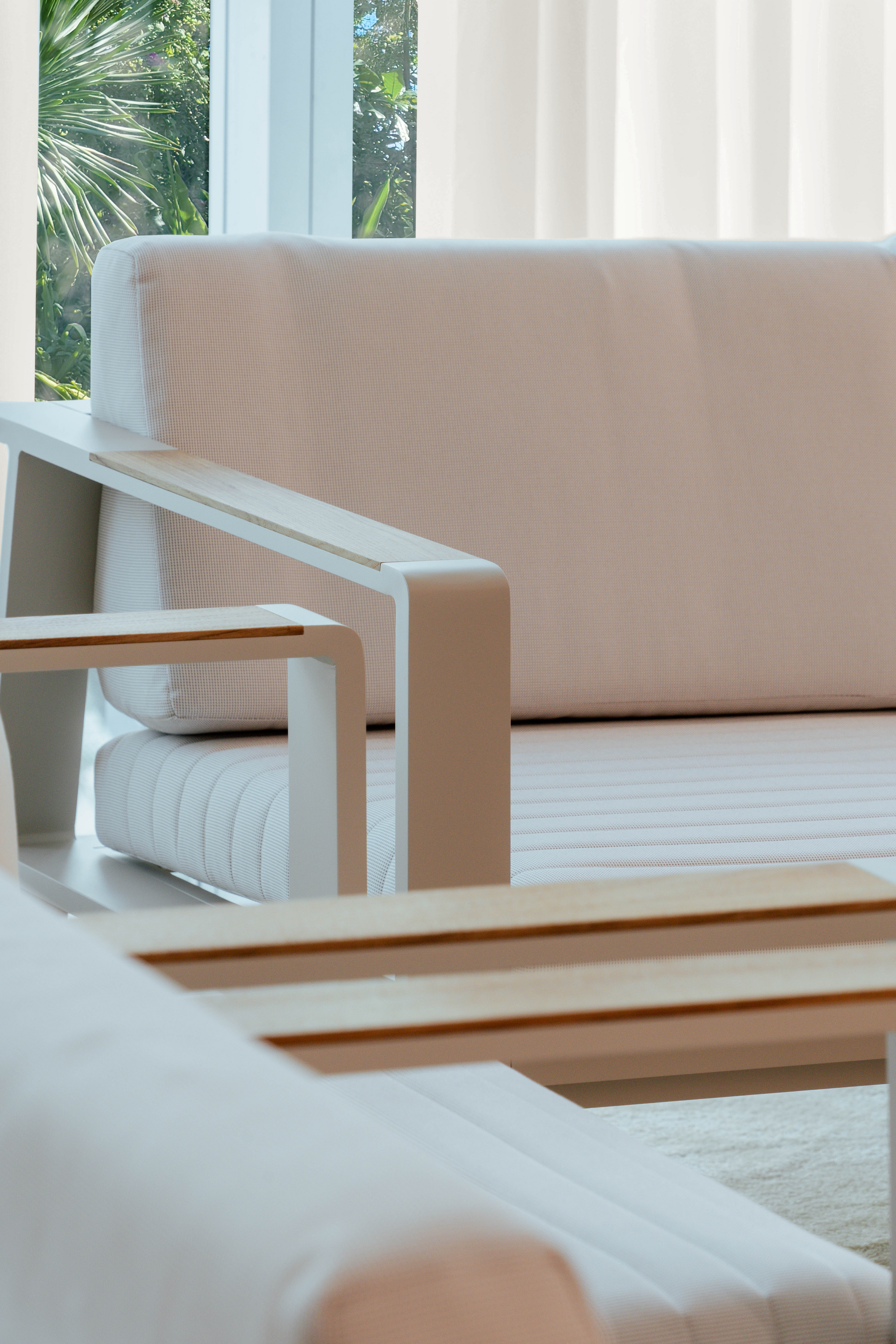 Nofi Modern Outdoor Lounge Set – 4-Piece with Teak Wood Top Coffee Table