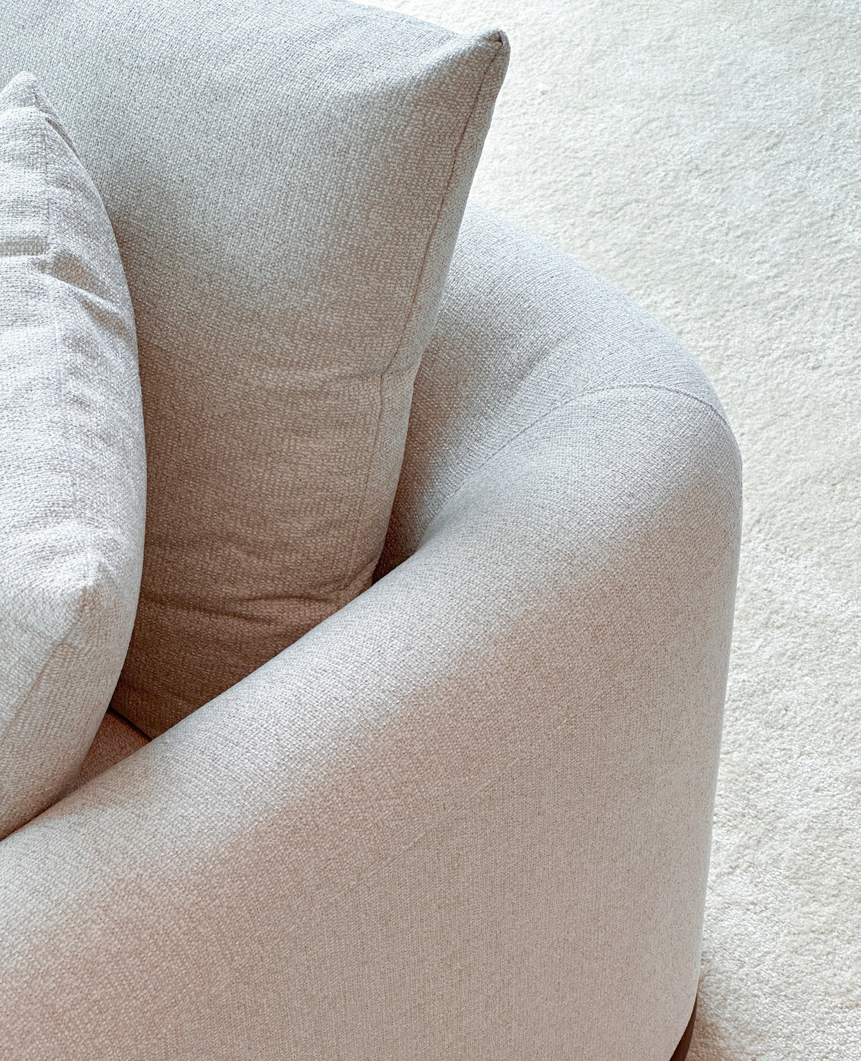 [NEW] Pelayo Sofa