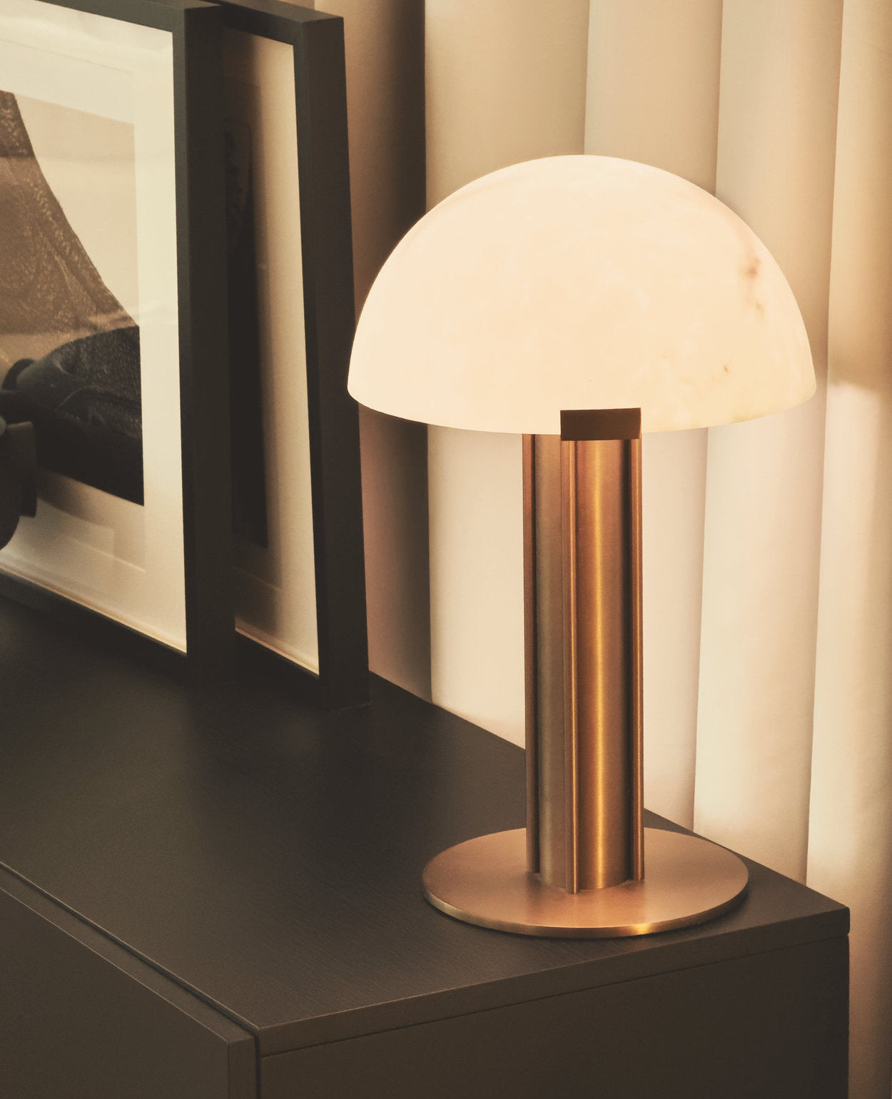 [NEW] Selene Table Lamp – Sculptural Dome Light in Alabaster & Brushed Metal