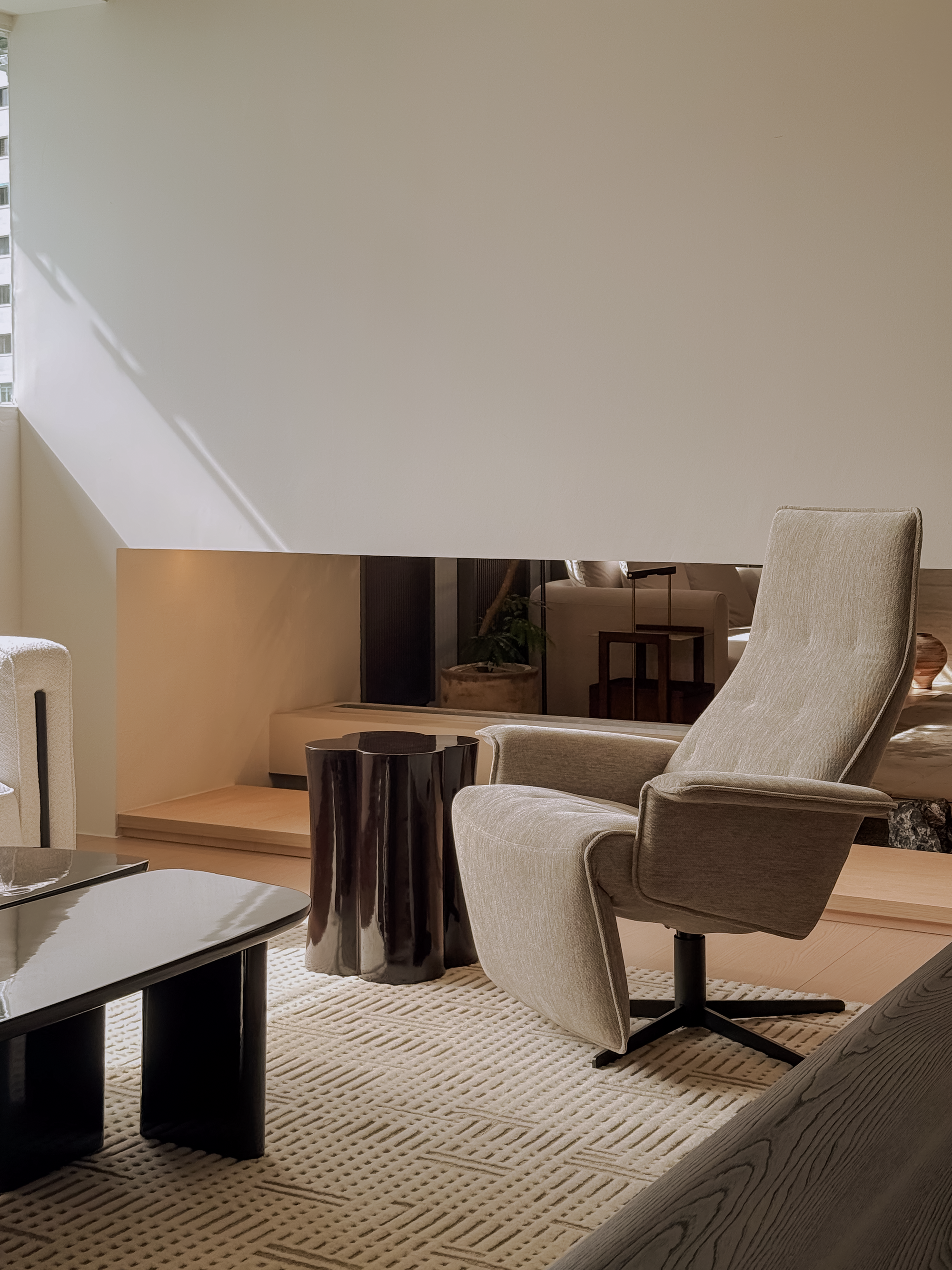 LAYFORD RECLINER LOUNGE CHAIR