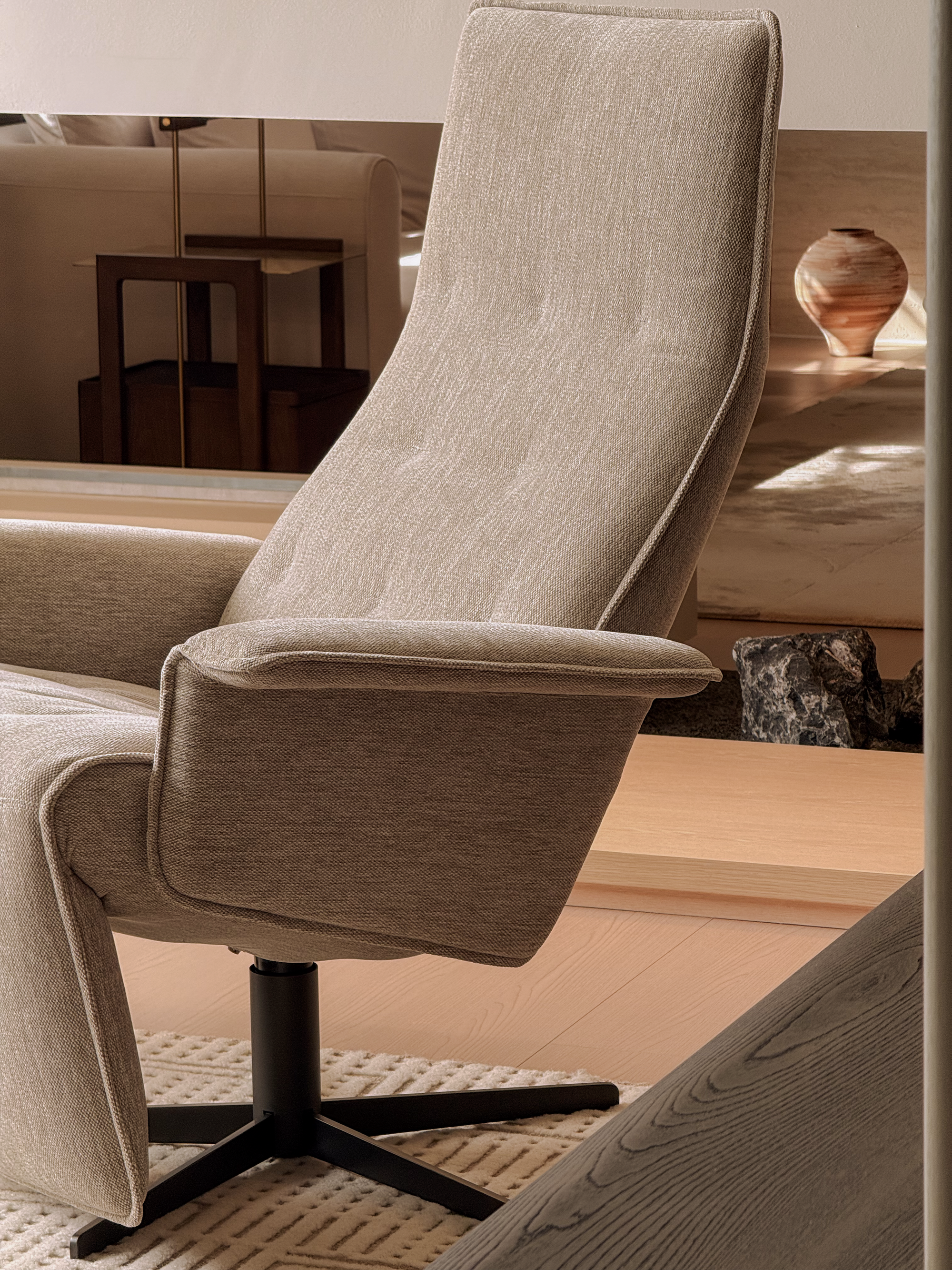 LAYFORD RECLINER LOUNGE CHAIR