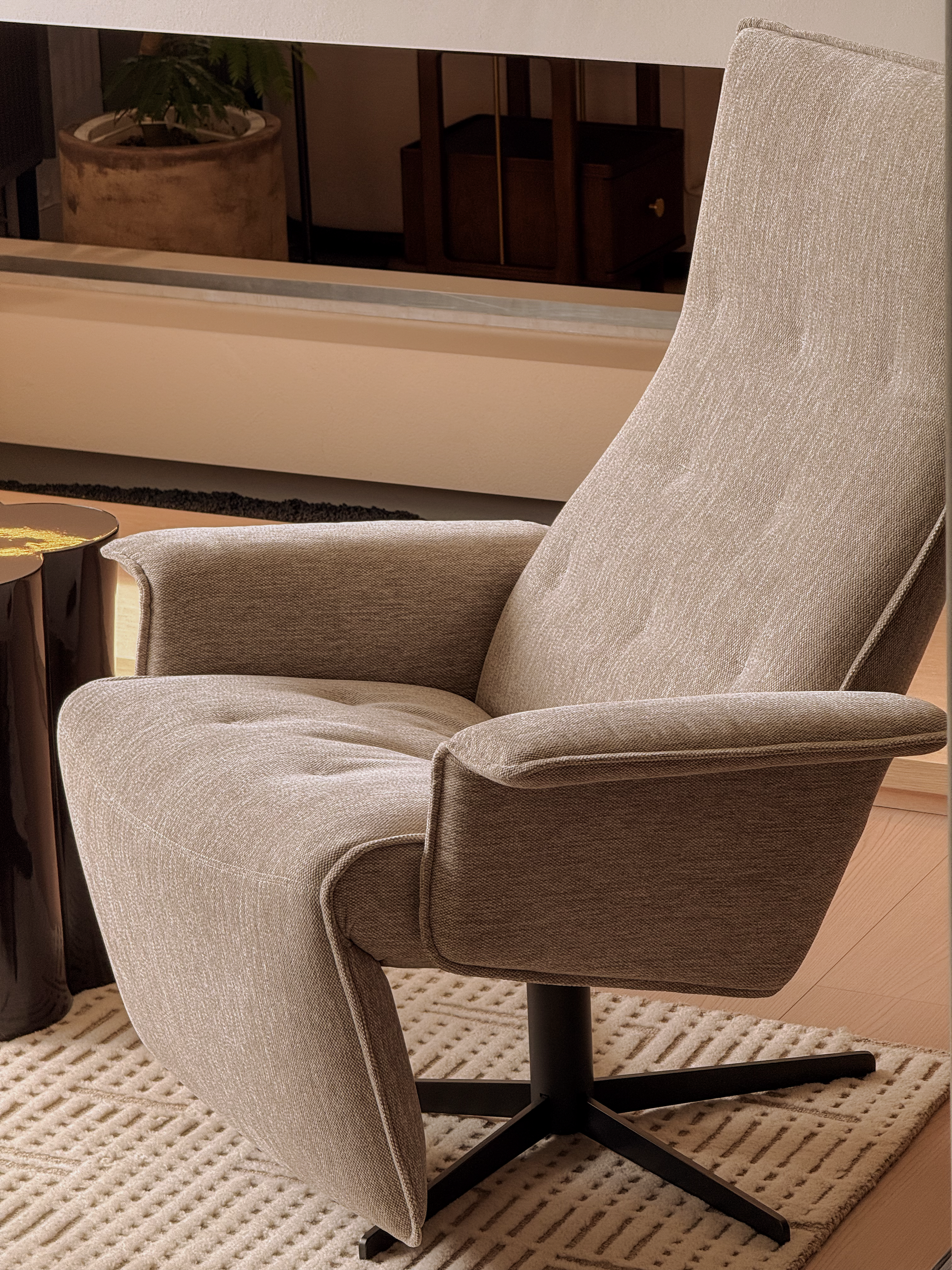 LAYFORD RECLINER LOUNGE CHAIR